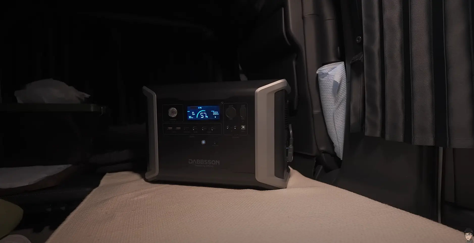 半固体リン酸鉄電池のポータブル電源は過去最高のスペックで軽くて安全!DABBSSONダブソンDBS2300の実機テストとレビュー