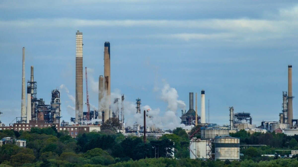 中東情勢と石油危機｜電気代高騰・停電リスクにどう備えるべきか